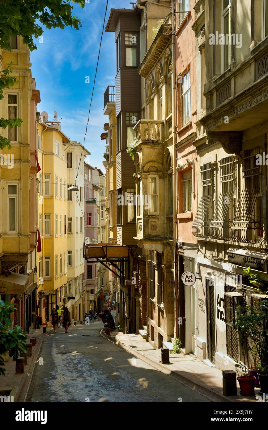 Türkei, Istanbul. Typische Architektur im Viertel Galata. (Nur Für Redaktionelle Zwecke) Stockfoto