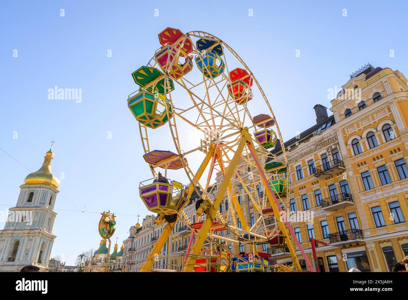 Ukraine, Kiew, Kiew. Riesenrad, Fahrgeschäfte für die breite Öffentlichkeit. Stockfoto