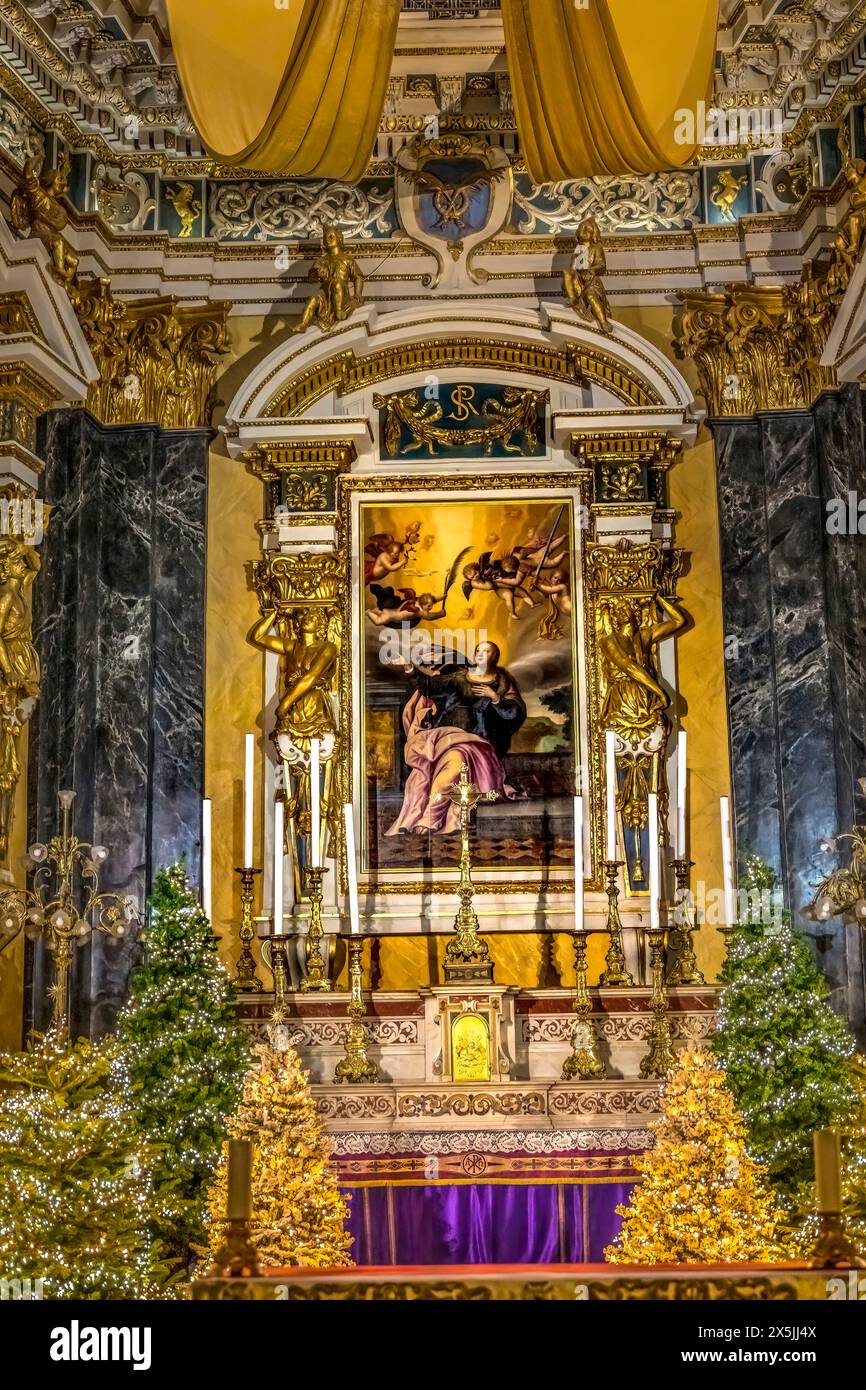Glory of Saint Reparata Gemälde Saint Marie und Saint Reparte de Nice, Cote d'Azur, Frankreich. Die Kirche wurde in den 1600er Jahren erbaut und stammt aus dem Jahr 1655. Stockfoto
