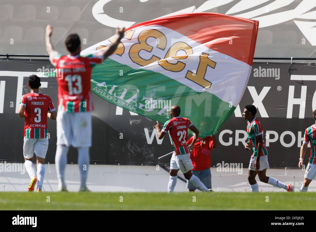 Leo Cordeiro feiert, nachdem er beim Spiel der Liga Portugal zwischen CF Estrela Amadora und Rio Ave FC in Estadio Jose Gomes, Amadora, Lisb ein Tor geschossen hat Stockfoto