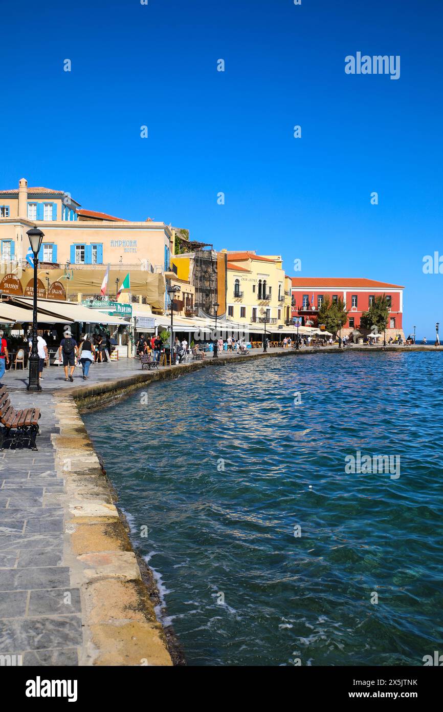 Chania, Kreta, Griechenland. Altstadt Chania Dorf am Ufer und Souda Bay Stockfoto