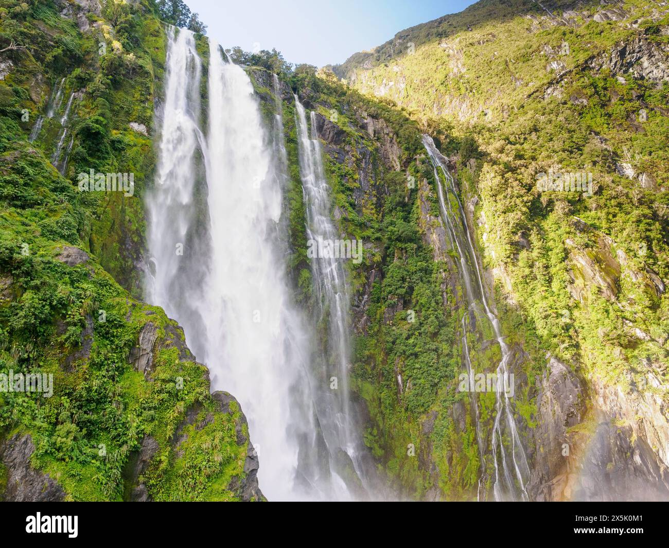 Wasserfall am Milford Sound, Fiordland National Park, Te Wahipounamu, UNESCO-Weltkulturerbe, Südinsel, Neuseeland, Pazifik Copyright: Melissa Stockfoto