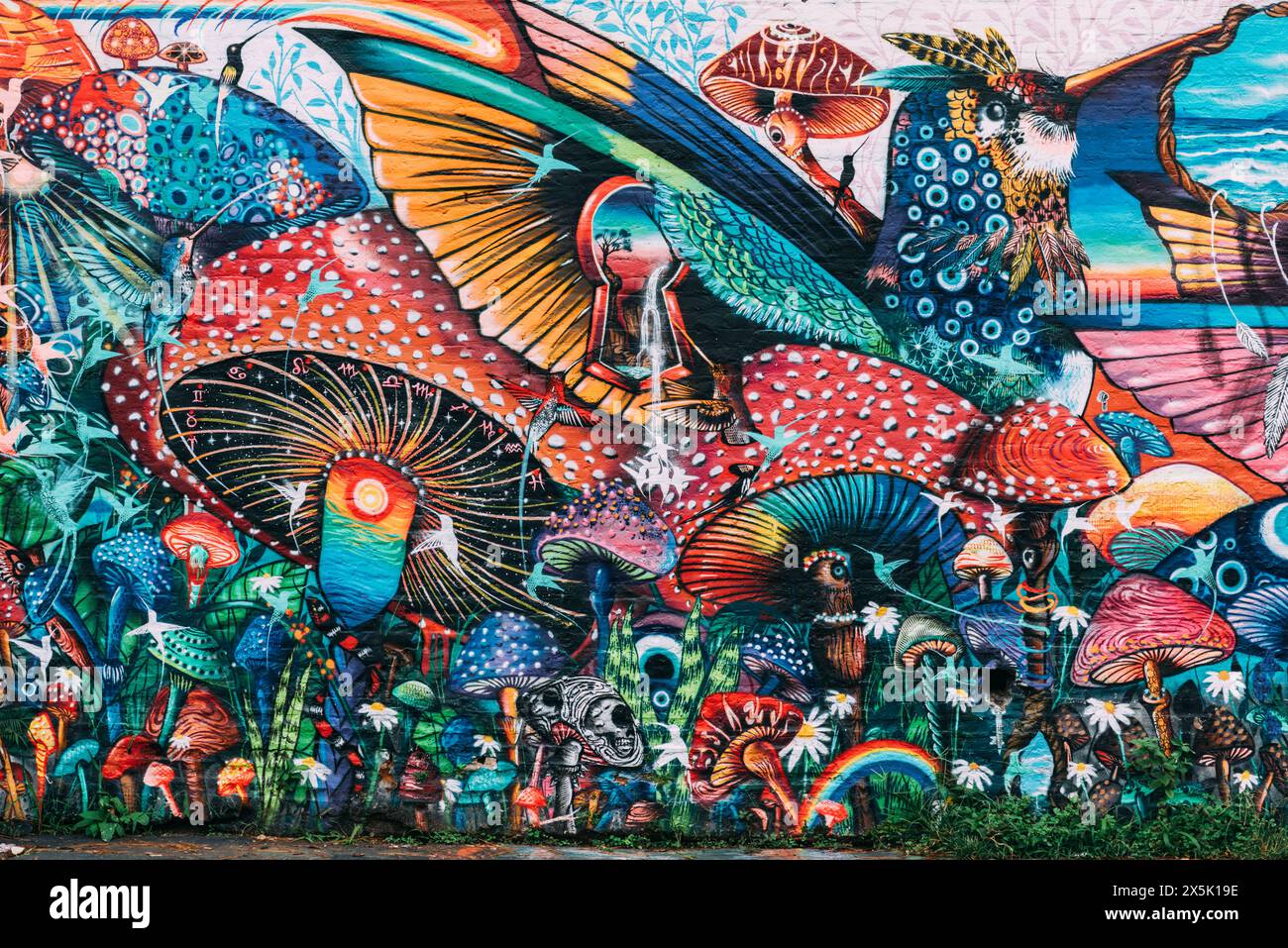 Beco do Batman, der Spitzname für die Gegend rund um das Viertel Vila Madalena mit seiner dichten Konzentration von Graffiti entlang der Straßen, das beliebte wi Stockfoto