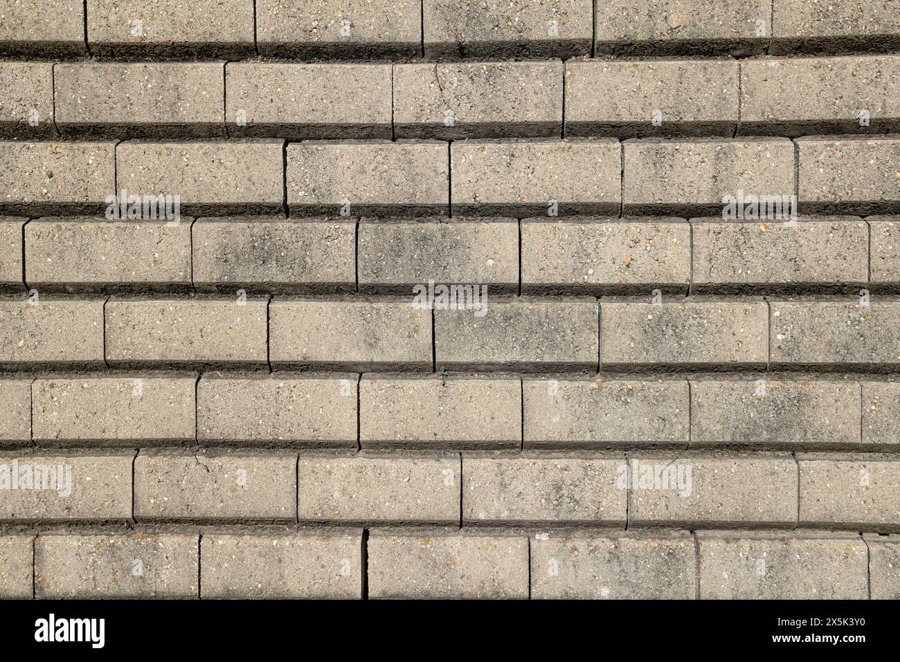 Trockene Steinwände, Baudetails vorgefertigter Wände in Betonblöcken, Haltewand in Betonblöcken. Stockfoto