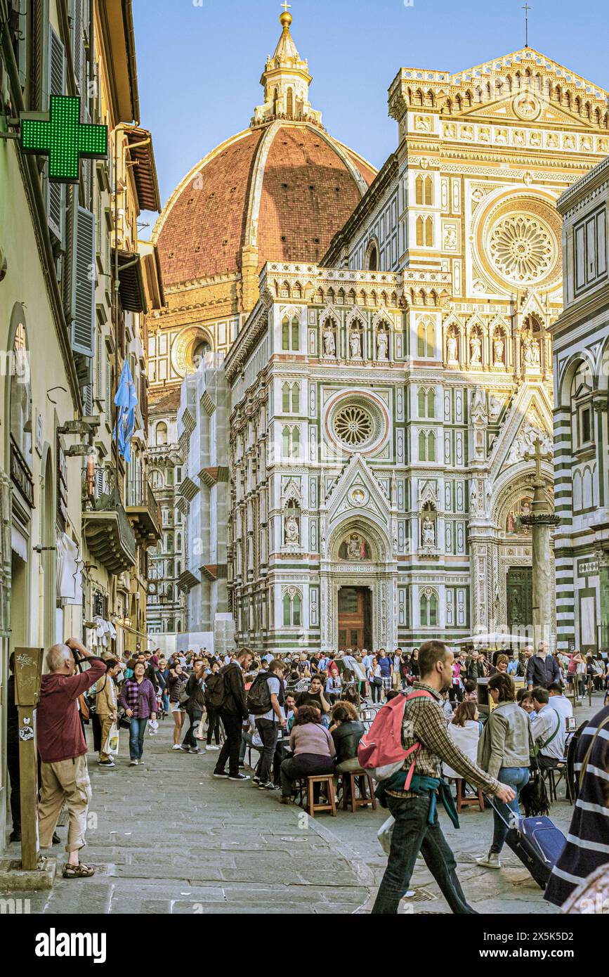 Italien, Florenz. Menschen und Kirche. (Nur Für Redaktionelle Zwecke) Stockfoto