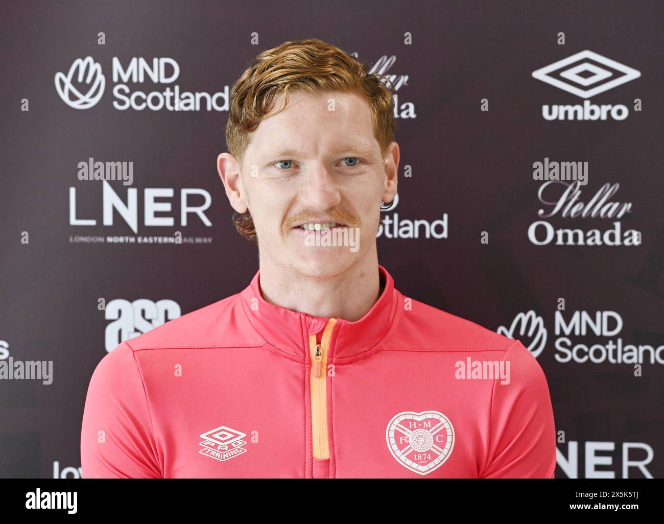 Oriam Sports Centre Edinburgh.Scotland.UK.10. Mai 24 Hearts Kye Rowles Pressekonferenz für Cinch Premiership Match vs Dundee Credit: eric mccowat/Alamy Live News Stockfoto