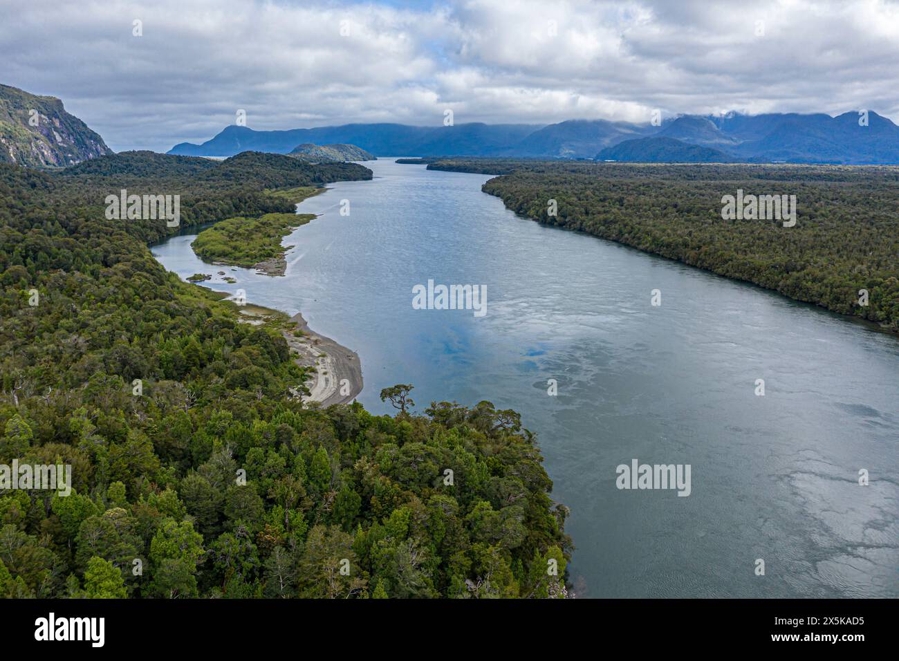 Luftaufnahme des Rio Palena zwischen La Junta und Raul Marin Balmaceda, Patagonien, Chile Stockfoto