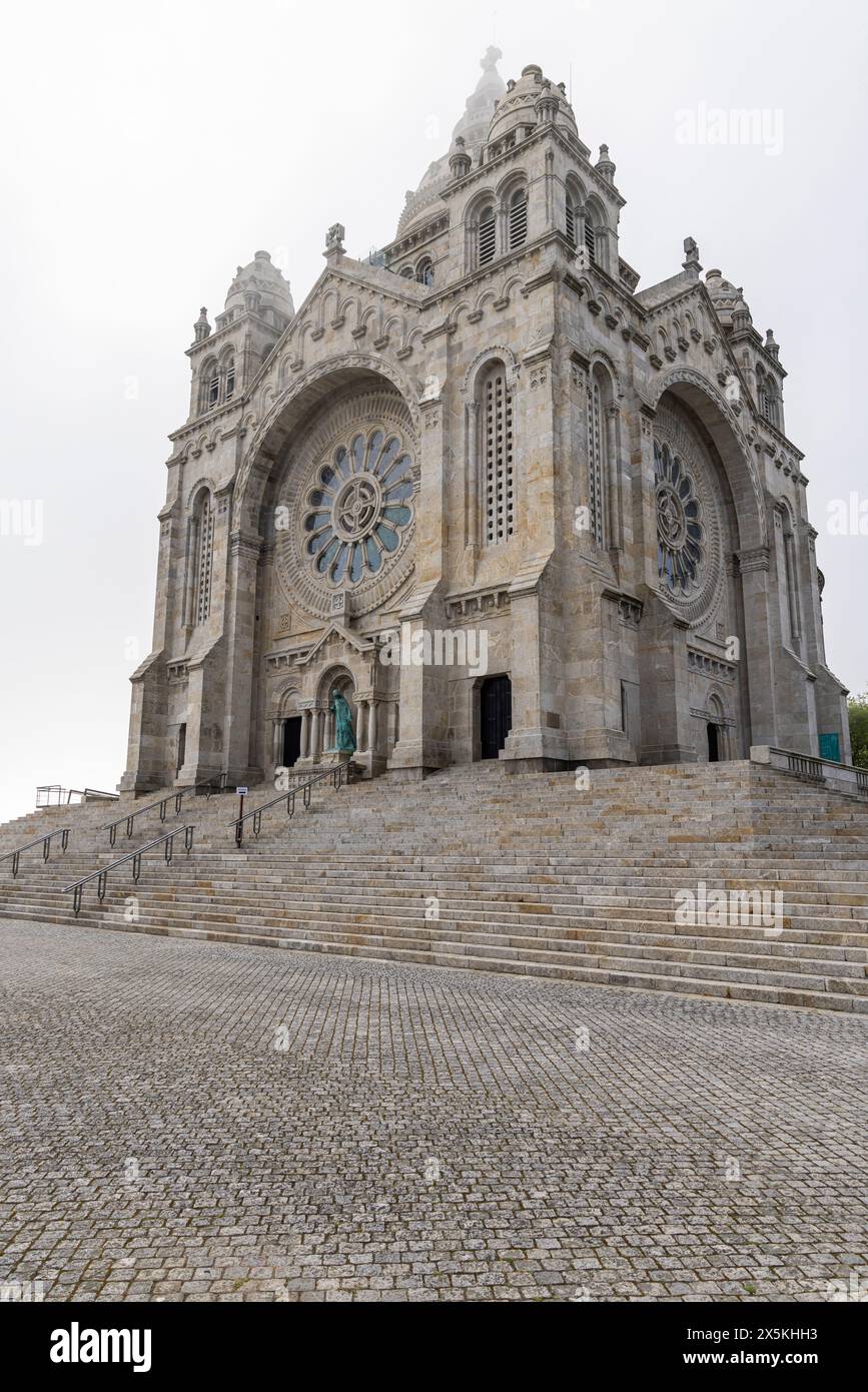 Portugal, Viana do Castelo. Heiligtum des Heiligen Herzens auf dem Monte de Luzia, dem Berg Saint Lucy. Stockfoto