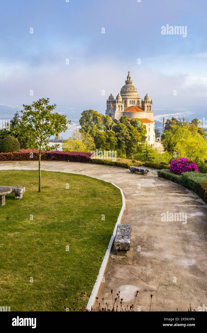 Portugal, Viana do Castelo. Heiligtum des Heiligen Herzens auf dem Monte de Luzia, dem Berg Saint Lucy. Stockfoto
