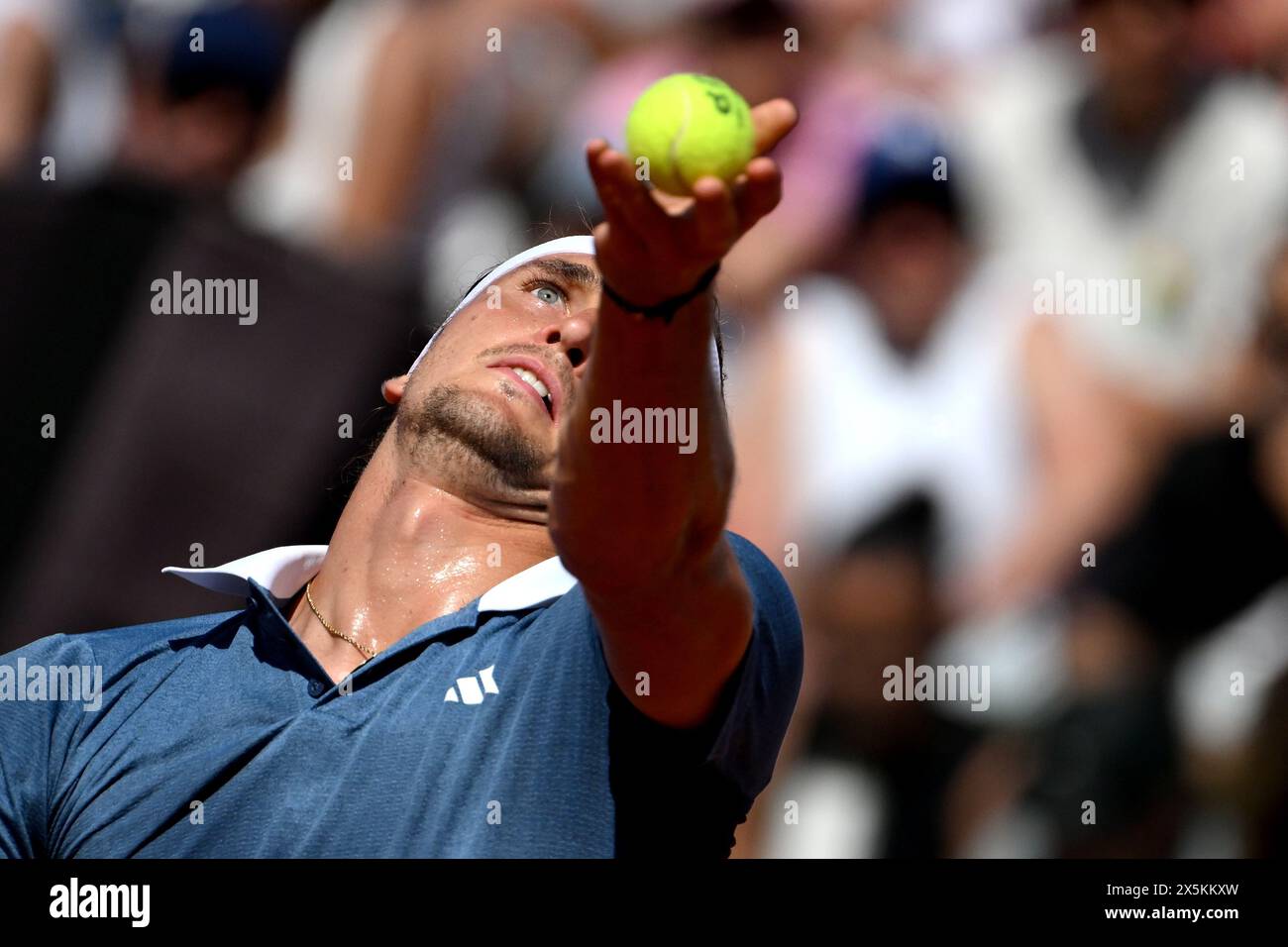 Rom, Italien. Mai 2024. Alexander Zverev während des Spiels gegen Aleksander Vukic beim Internazionali BNL d’Italia 2024 Tennis Turnier im Foro Italico in Rom, Italien am 10. Mai 2024. Quelle: Insidefoto di andrea staccioli/Alamy Live News Stockfoto