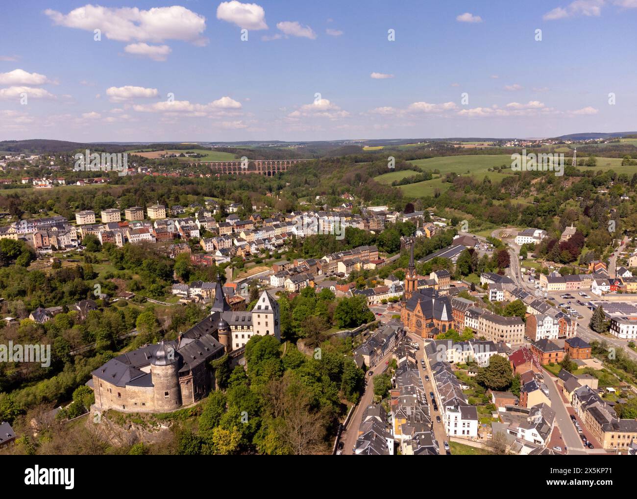 Blick auf die Region vogtland mit Göltzsch-Viadukt im Hintergrund Stockfoto