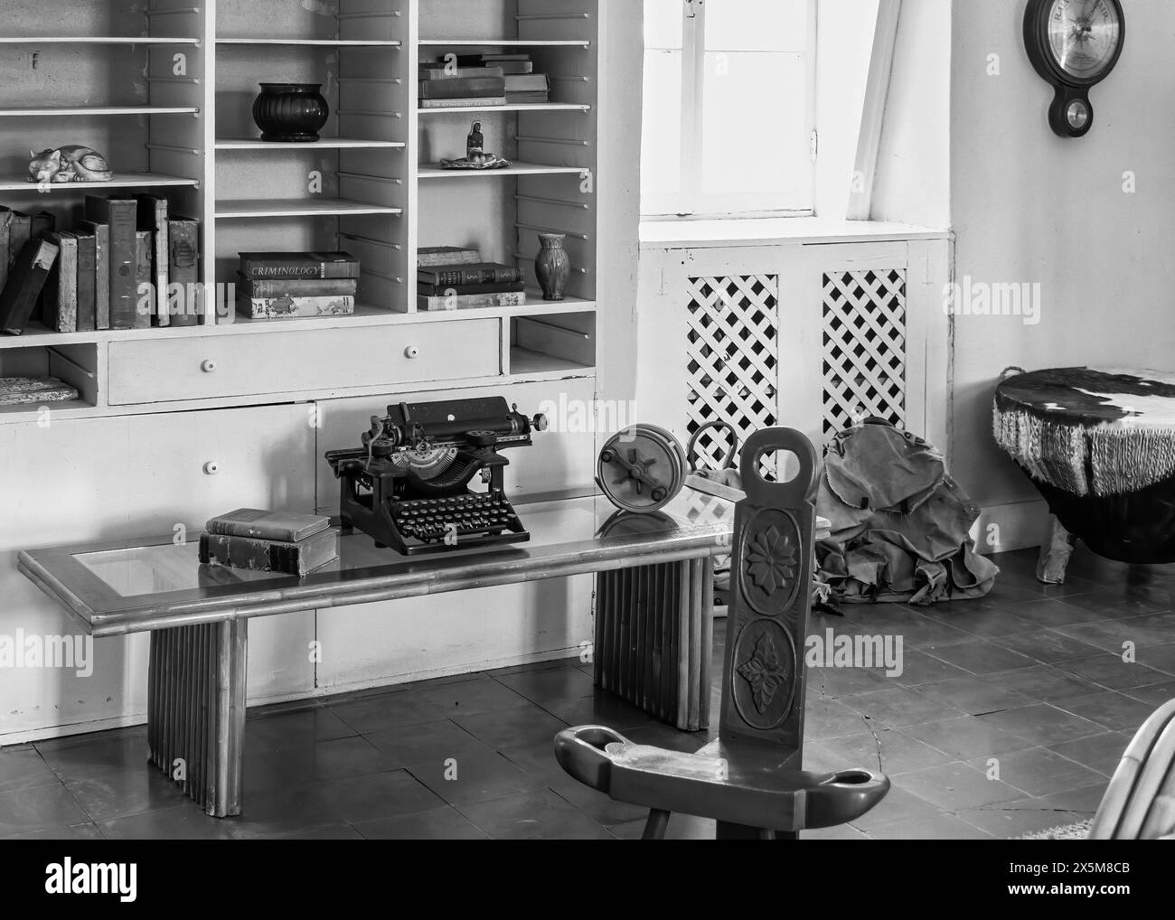 Schwarz-weiß-Bild von Ernest Hemingways Büro in seinem ehemaligen Haus in Key West Stockfoto