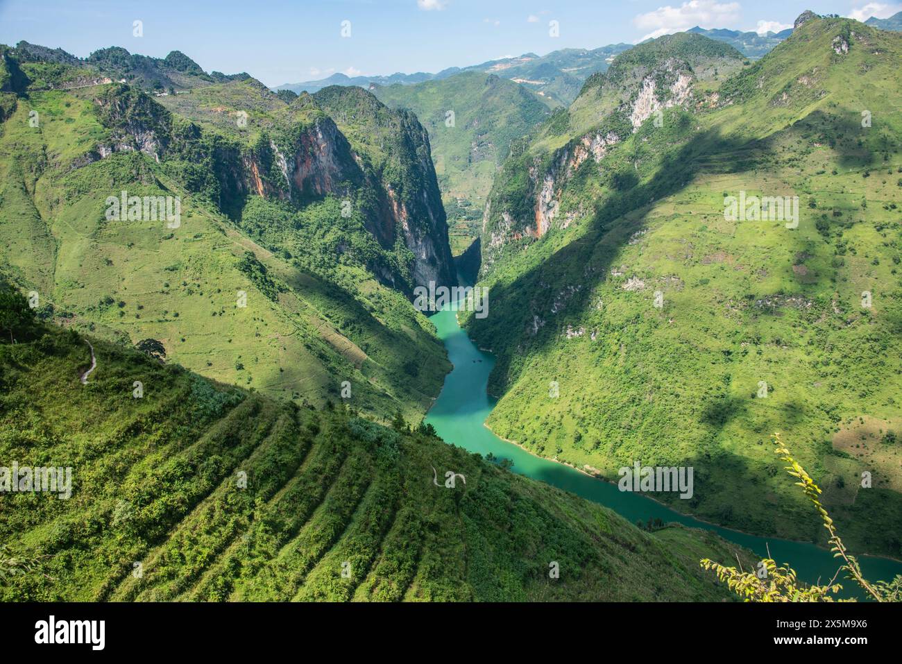 Blick auf den Nho Que River und den Tu San Canyon vom Ma Pi Leng Sky Walk, Ha Giang, Vietnam Stockfoto