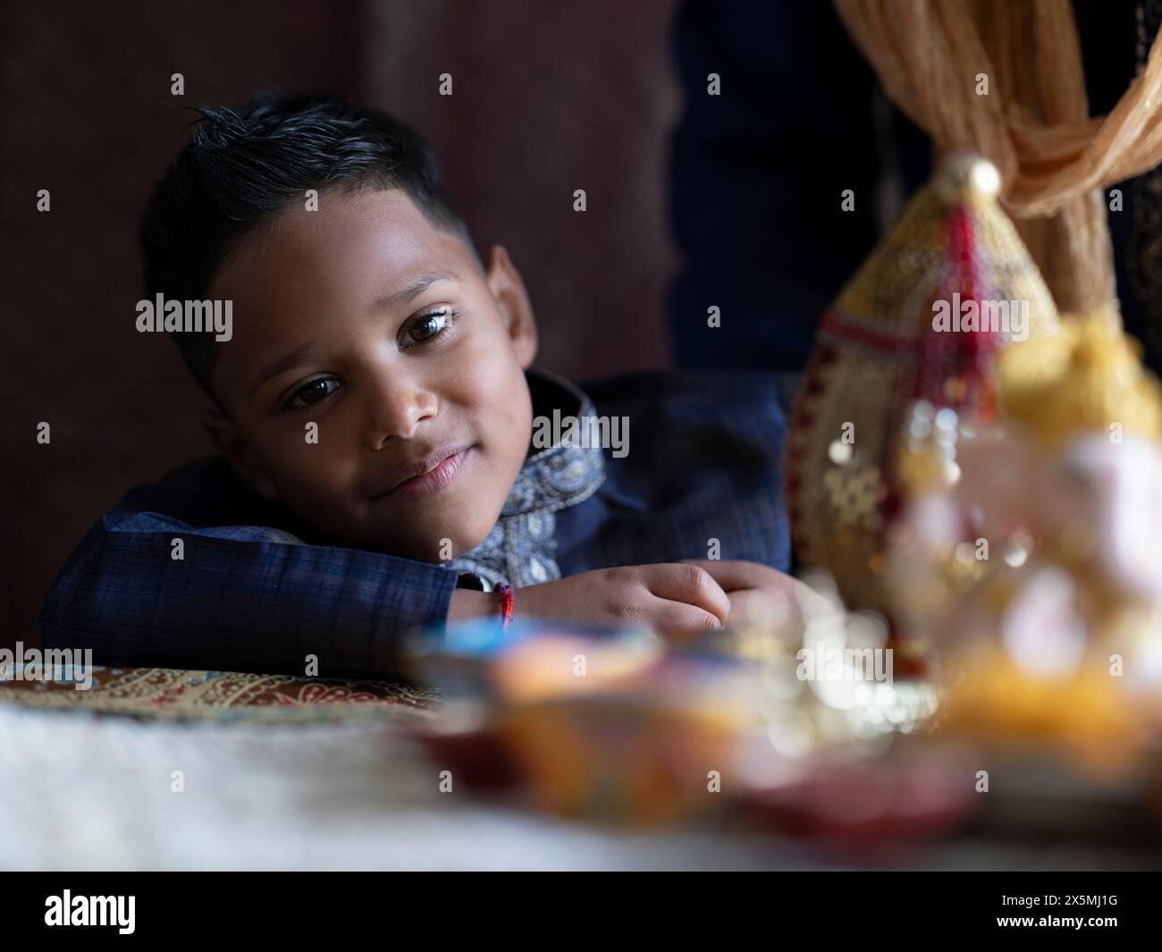 Porträt des Jungen bereit für die Diwali-Feier Stockfoto