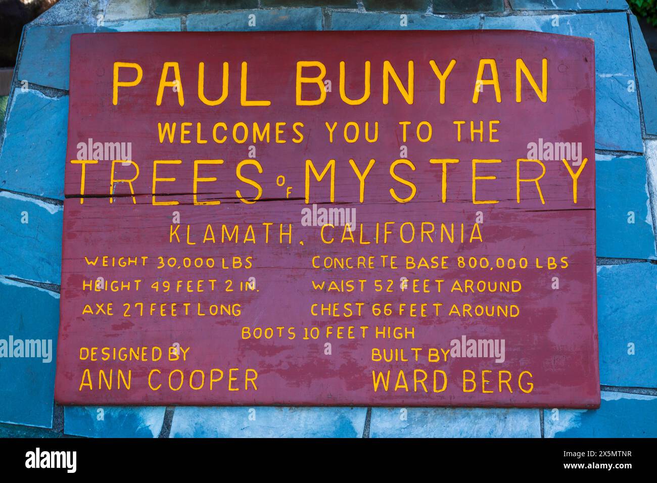 Paul Bunyan Statue in Trees of Mystery Road Attraction, Klamath, Kalifornien, USA. (Nur Für Redaktionelle Zwecke) Stockfoto