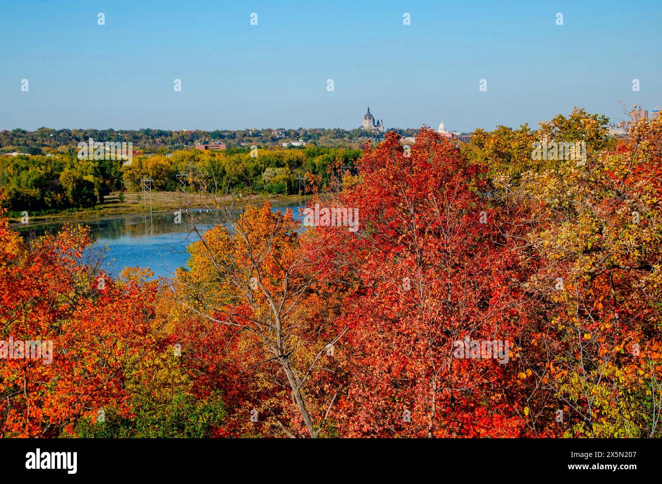 USA, Minnesota, Mendota Heights. Herbstfarbe, Mississippi River Valley Stockfoto