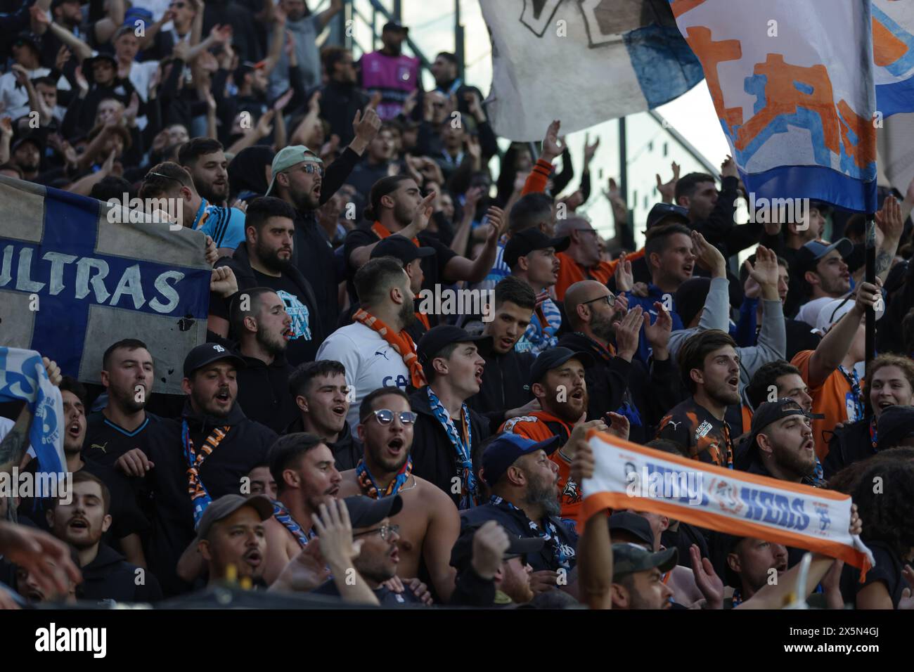 Bergamo, Italien. Mai 2024. Die Fans von Olympique de Marseille bejubeln ihre Mannschaft während des Spiels der UEFA Europa League im Gewiss-Stadion in Bergamo. Der Bildnachweis sollte lauten: Jonathan Moscrop/Sportimage Credit: Sportimage Ltd/Alamy Live News Stockfoto