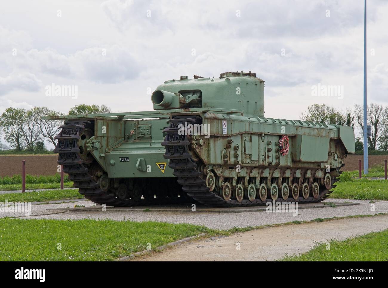Lion-sur-Mer, Frankreich - 2. Mai 2024: Churchill AVRE Panzer während des Zweiten Weltkriegs. Selektiver Fokus Stockfoto