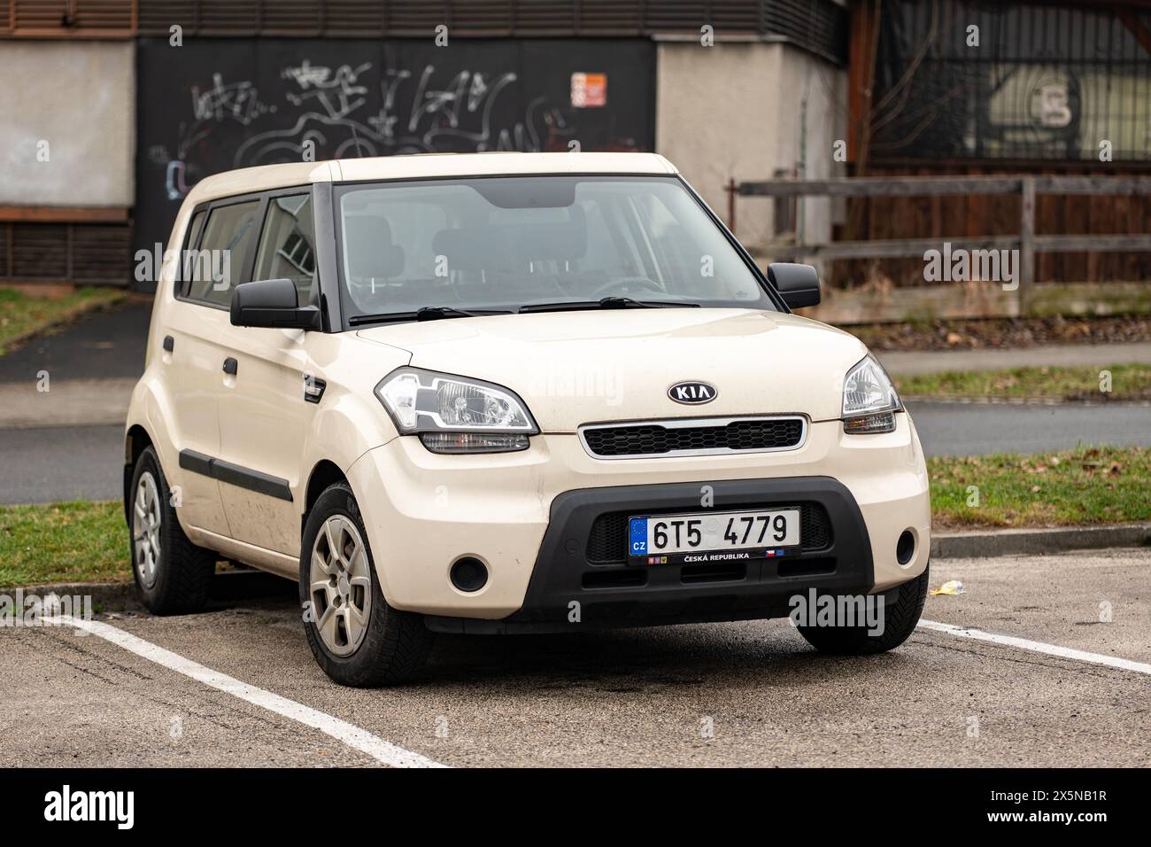 HAVIROV, TSCHECHISCHE REPUBLIK - 29. FEBRUAR 2024: Kia Soul Crossover, erste Generation, auf der Straße geparkt Stockfoto