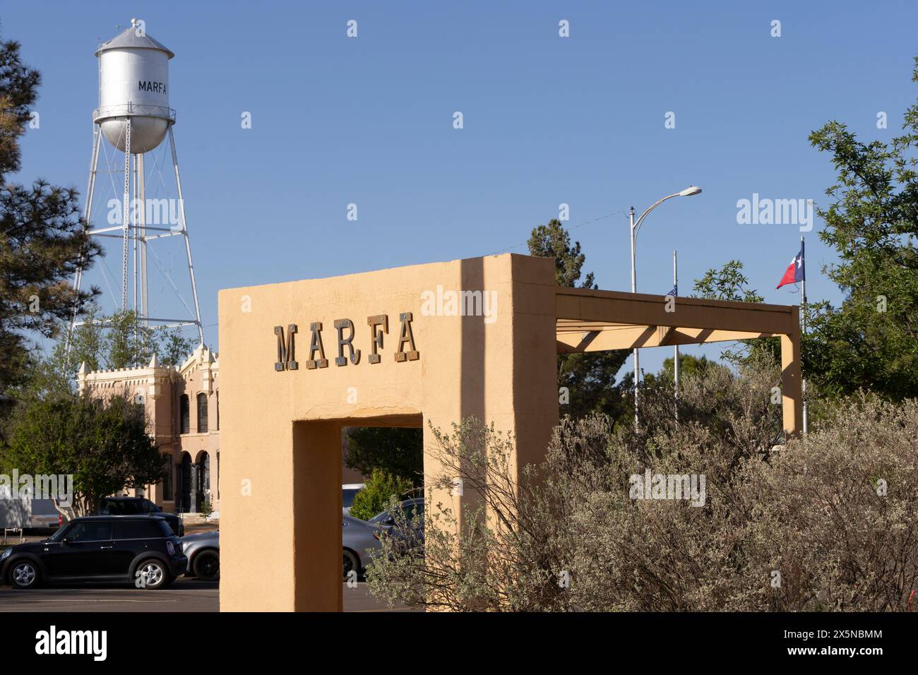 Ein Blick auf die kleine Stadt Marfa, Texas. Stockfoto
