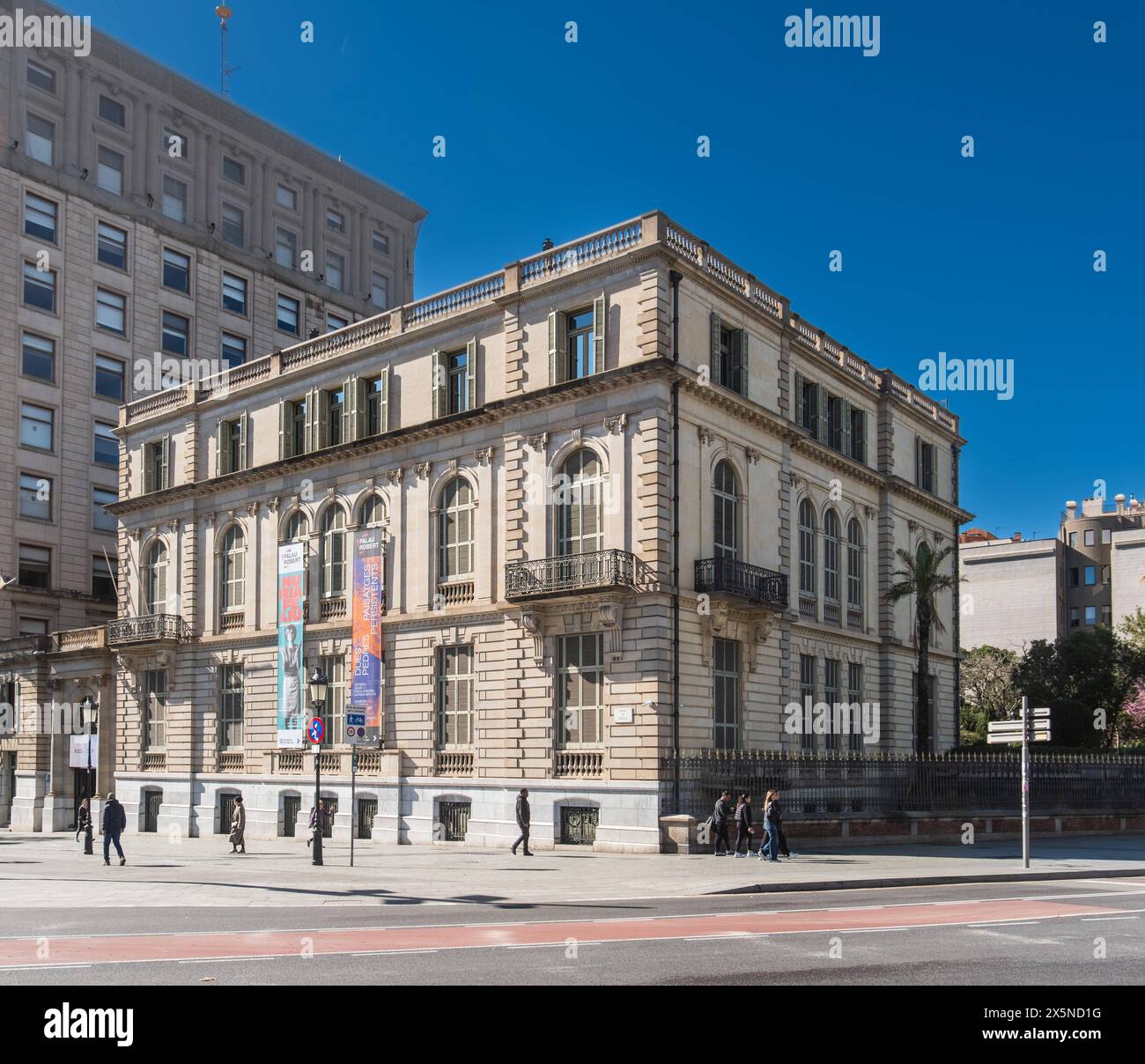 Palau Robert am Passeig de GrÃ cia in Barcelona, Spanien Barcelona Katalonien Spanien *** Palau Robert am Passeig de Gràcia in Barcelona, Spanien Barcel Stockfoto