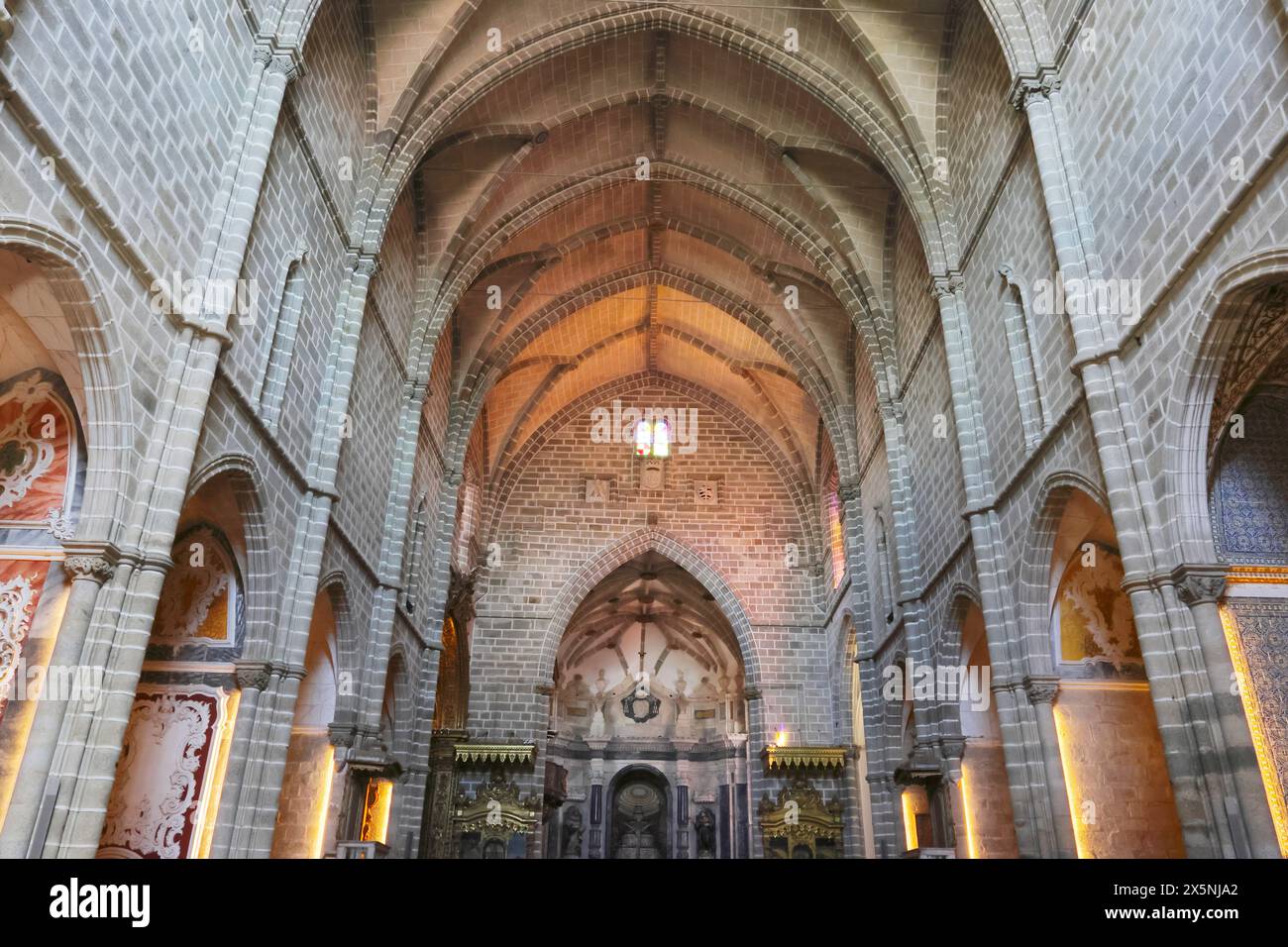 Innenraum der Igreja e Mosteiro de São Francisco (Kirche des Heiligen Franziskus und Kloster), Evora, Portugal Stockfoto