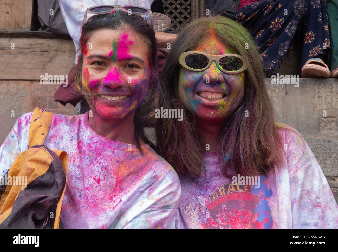 Genießen Sie das farbenfrohe Holi Festival, Kathmandu, Nepal Stockfoto