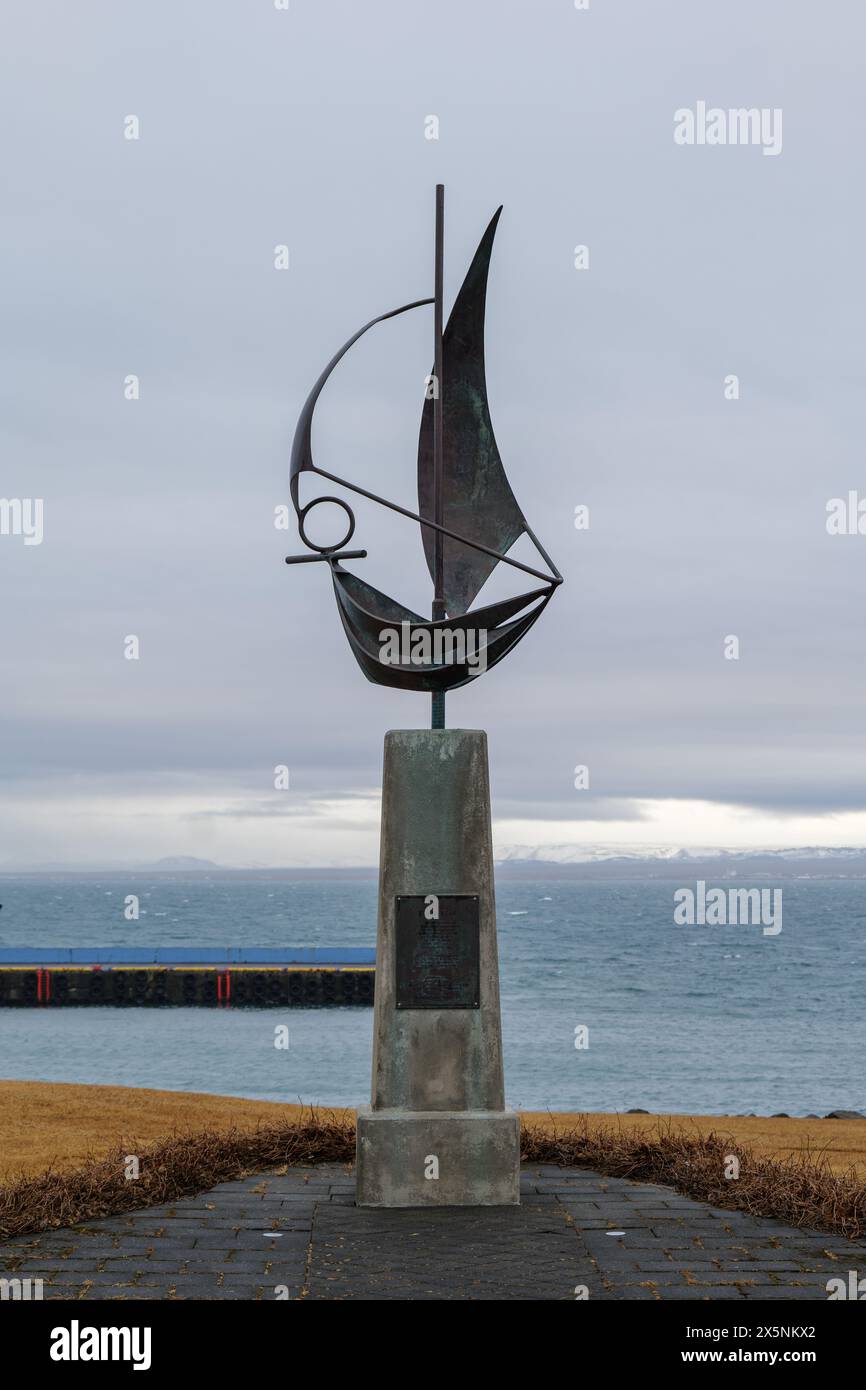 Stjáni Blái Popeye der Matrosenmann Bronzeskulptur von Erling Jónsson Stockfoto