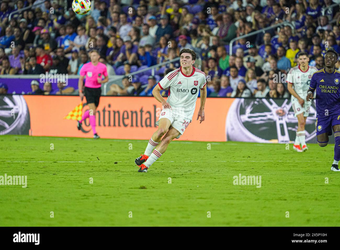 Orlando, Florida, USA, 27. April 2024, Toronto FC Mittelfeldspieler Alonso Coello #14 macht einen Pass im Inter&Co Stadium. (Foto: Marty Jean-Louis) Stockfoto