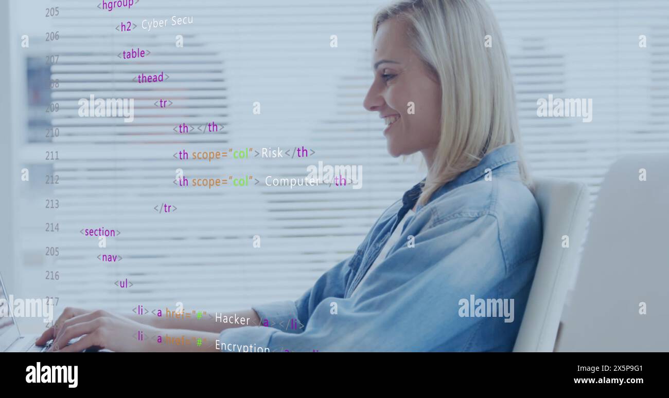 Kaukasischer Koch mit blonden Haaren schreibt auf dem Laptop Stockfoto