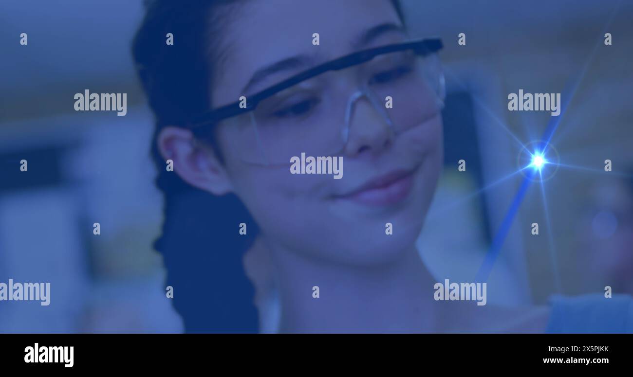 Bild von Datenverarbeitung und chemischer Formel über birassisches Schulmädchen Stockfoto