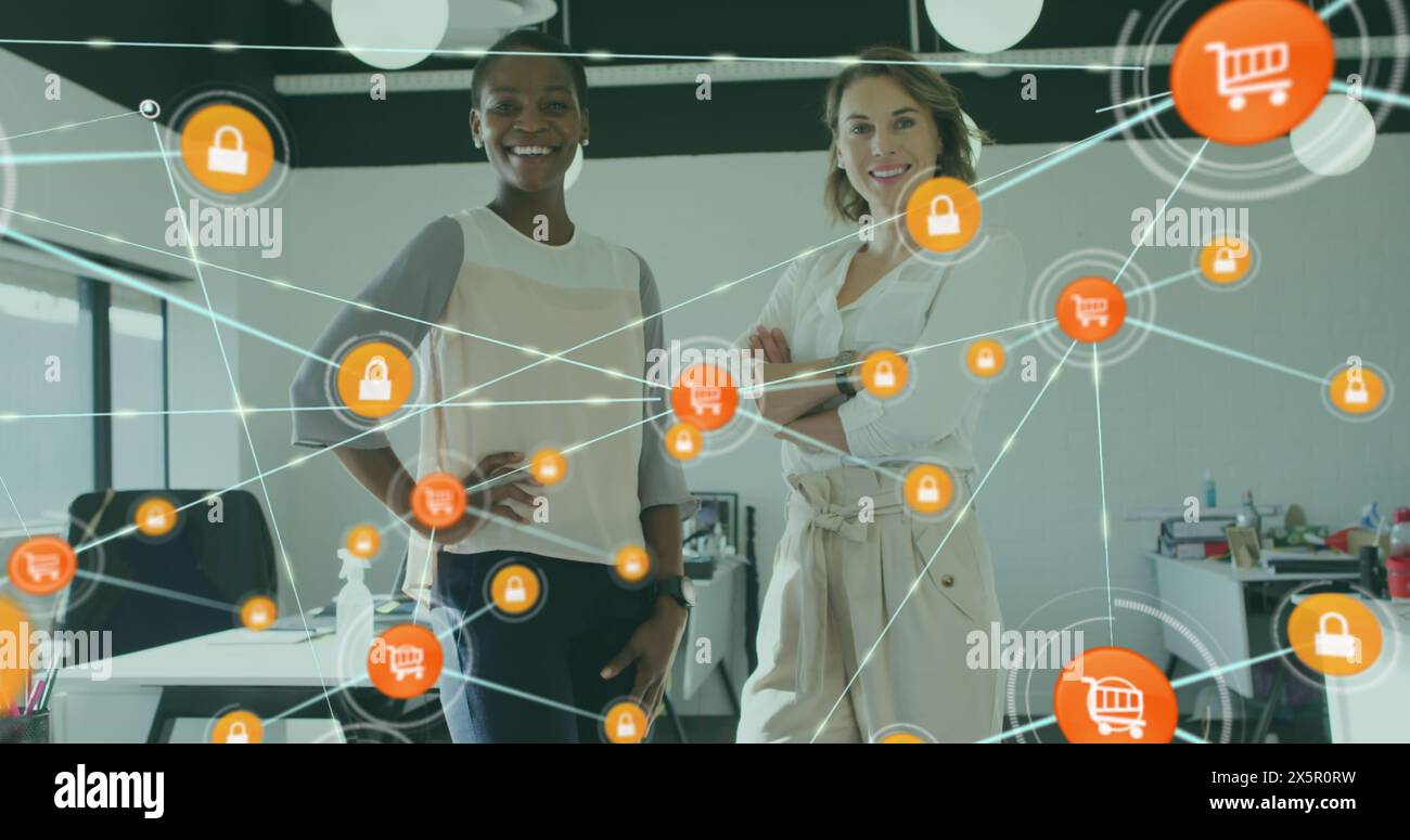 Bild von Symbolen, die mit Linien über verschiedenen weiblichen Kollegen verbunden sind, die im Büro stehen Stockfoto