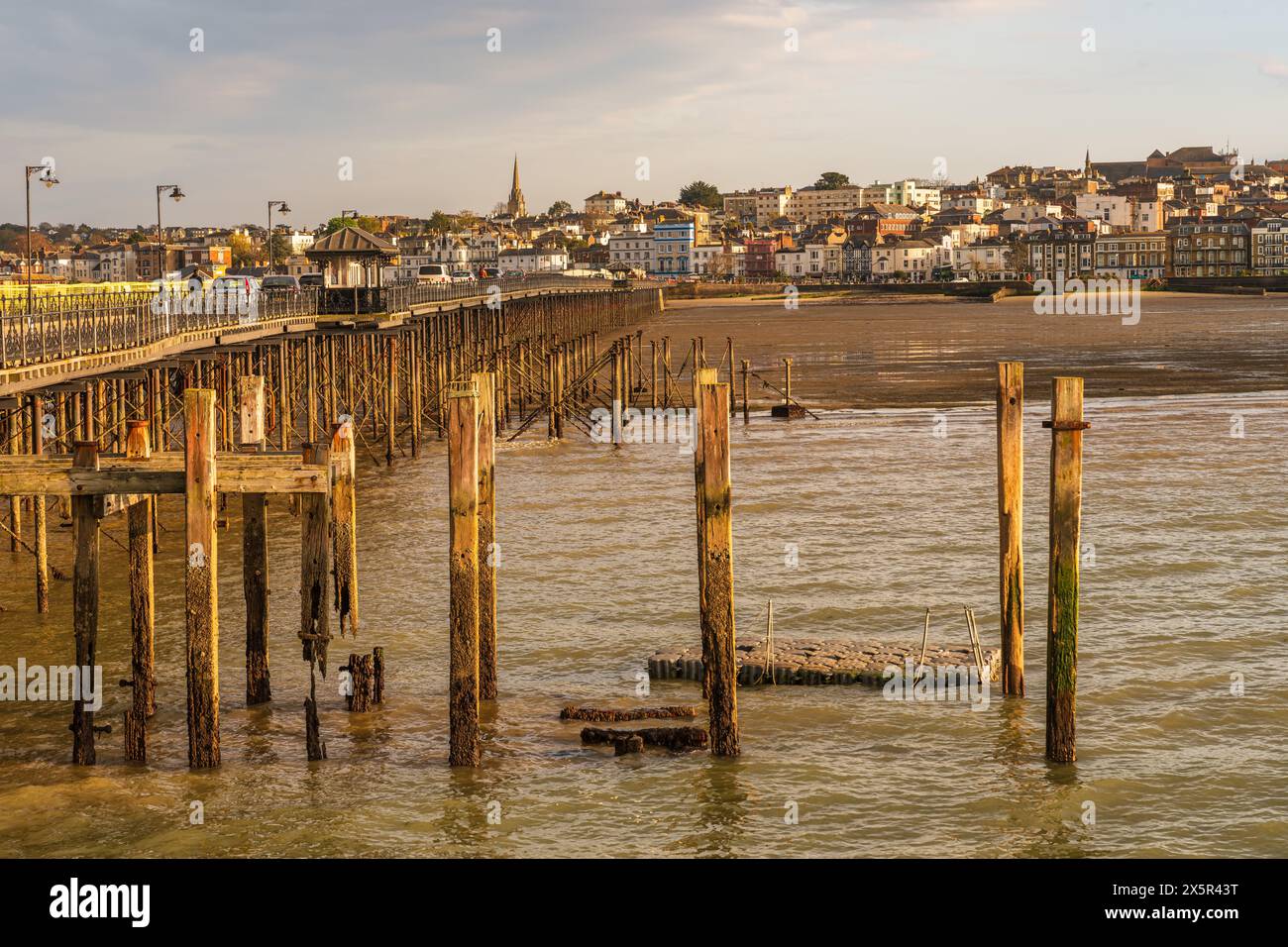 Ryde, Isle of Wight, England, Großbritannien - 20. April 2023: Blick auf die Stadt vom Pier Stockfoto