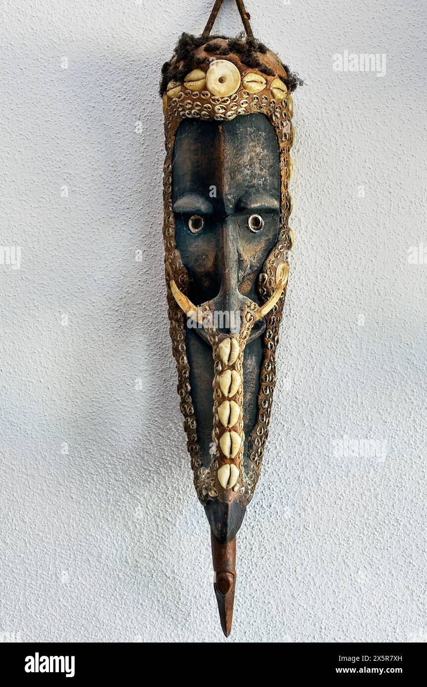 Maske aus Papua-Neuguinea, Allgaeu, Schwaben, Bayern, Deutschland Stockfoto