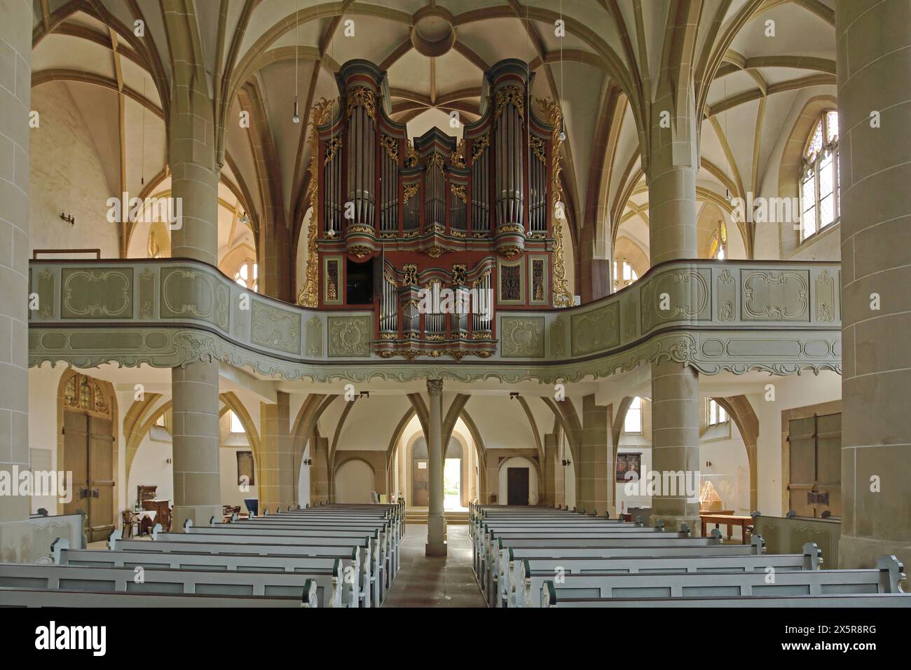Orgel von Johann Michael Stumm aus dem 18. Jahrhundert und Galerie, Innenansicht, Barock, Schlosskirche Meisenheim, Rheinland-Pfalz, Deutschland Stockfoto