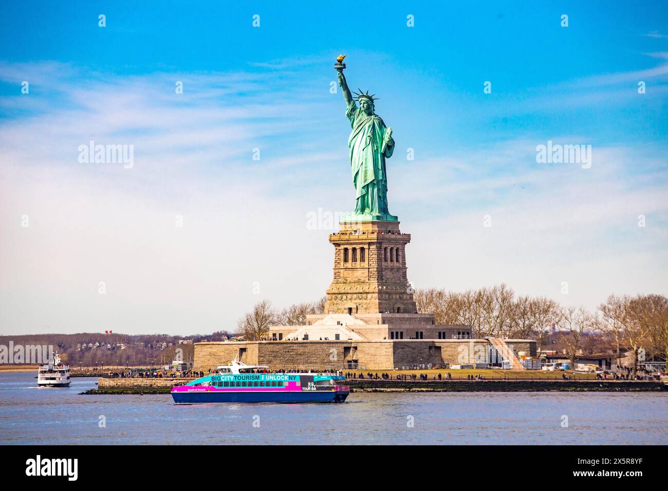 Freiheitsstatue Freiheitsstatue auf Liberty Island im Hafen von New York City Stockfoto