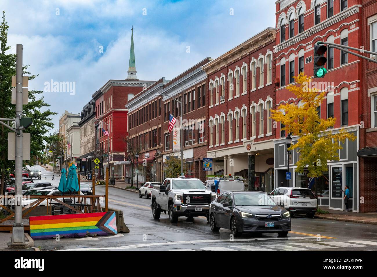 Bangor, Maine, USA - 21. Oktober 2023: Blick auf die Main Street in der Innenstadt von Bangor, Maine, USA. Stockfoto