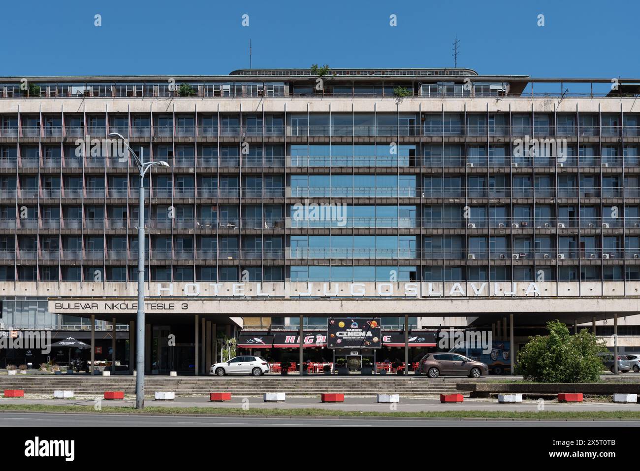 Hotel Jugoslawien, berühmtes Gebäude in Belgrad, erbaut in den 1960er Jahren April 2024. Stockfoto