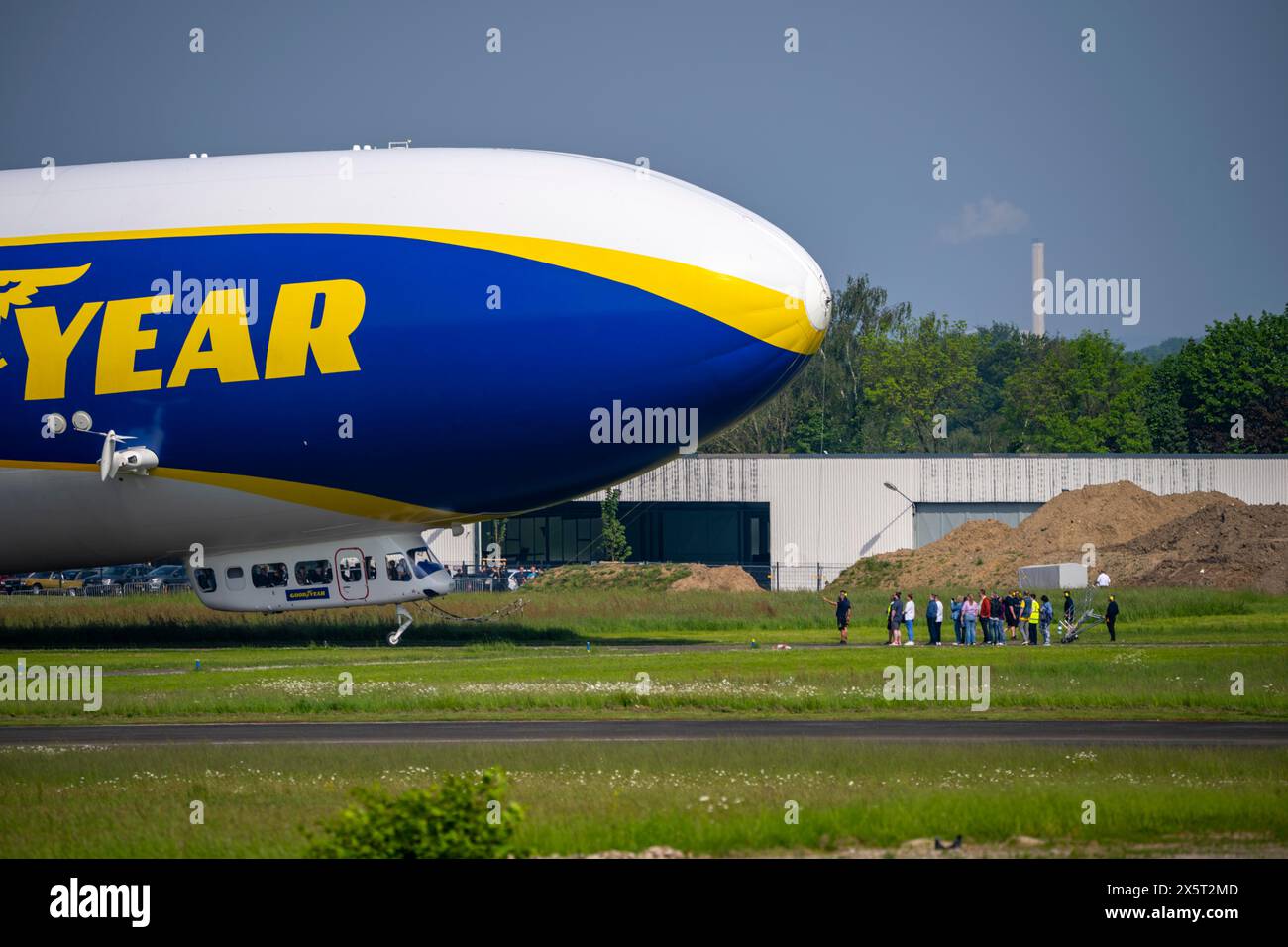 Der neu am Flughafen Essen/Mülheim stationierte Zeppelin NT führt ab dem Luftschiffshangar von Sightseeing-Flüge über das Rhein-Ruhr-Gebiet durch Stockfoto