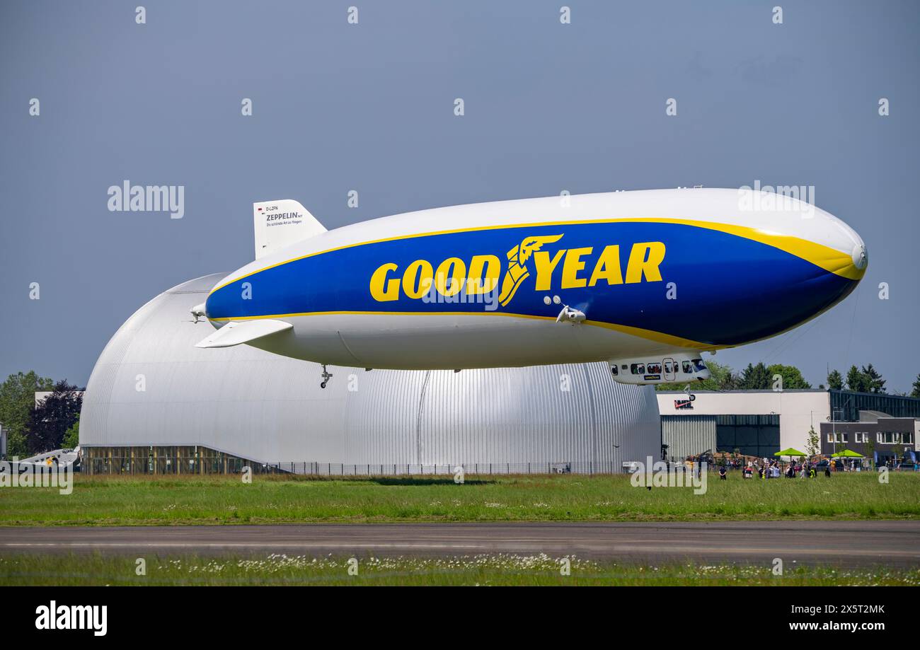 Der neu am Flughafen Essen/Mülheim stationierte Zeppelin NT führt ab dem Luftschiffshangar von Sightseeing-Flüge über das Rhein-Ruhr-Gebiet durch Stockfoto