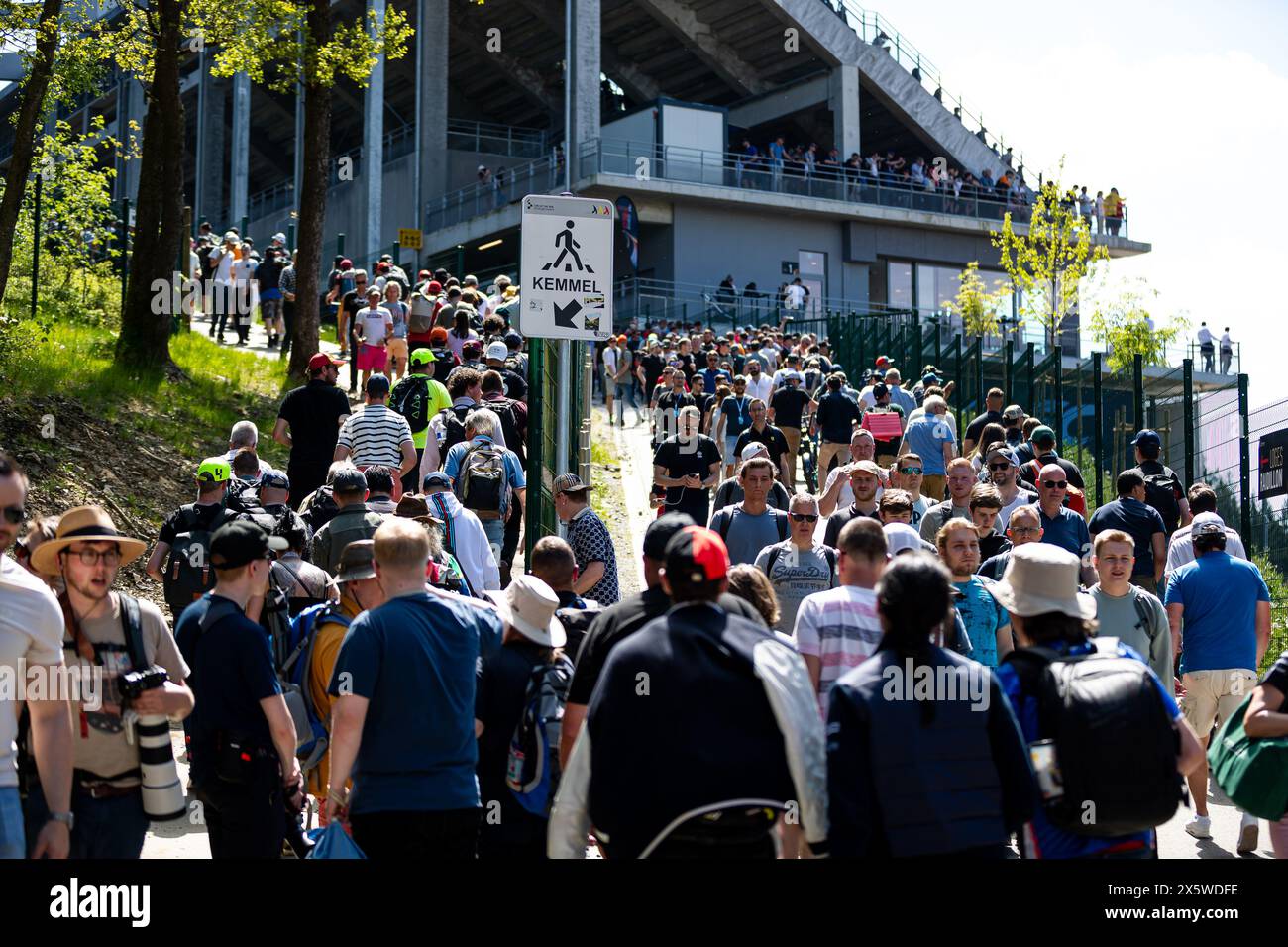 Fans während der TotalEnergies 6 Stunden von Spa-Francorchamps 2024, 3. Runde der FIA-Langstrecken-Weltmeisterschaft 2024, vom 8. Bis 11. Mai 2024 auf dem Circuit de Spa-Francorchamps in Stavelot, Belgien Stockfoto