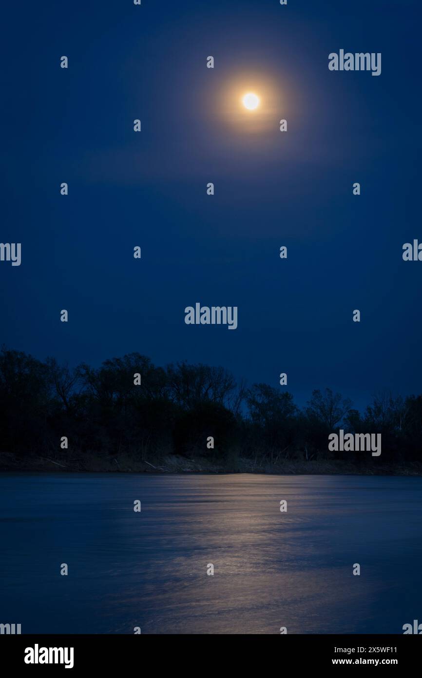 Vollmond über dem Missouri River in Brownville, Nebraska Stockfoto