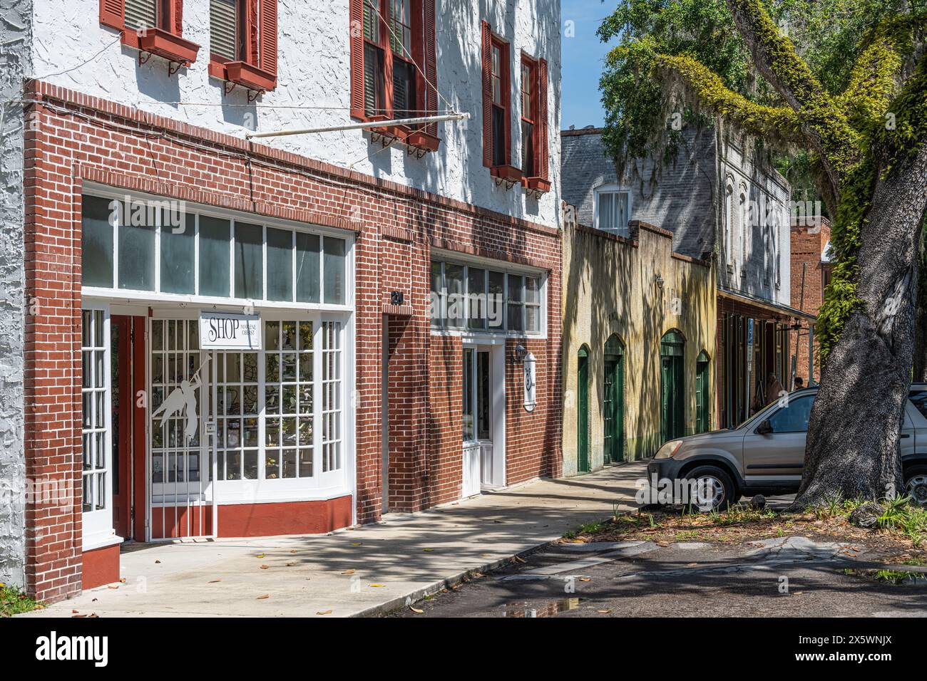 Geschäfte im historischen Stadtzentrum von Micanopy, Florida. (USA) Stockfoto