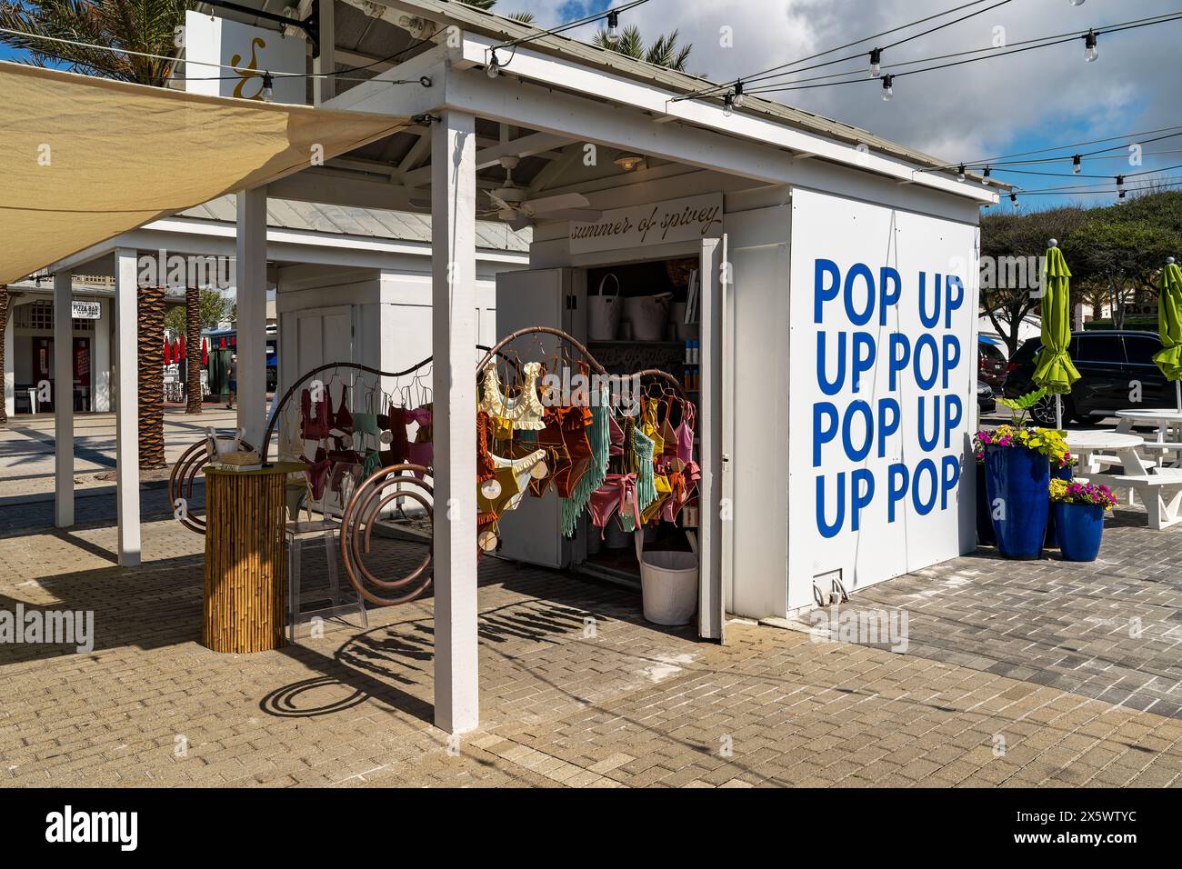 Sommer der Spivey Badeanzüge Pop-up-Shop mit Badeanzügen oder Badeanzügen in Seaside Florida, USA. Stockfoto