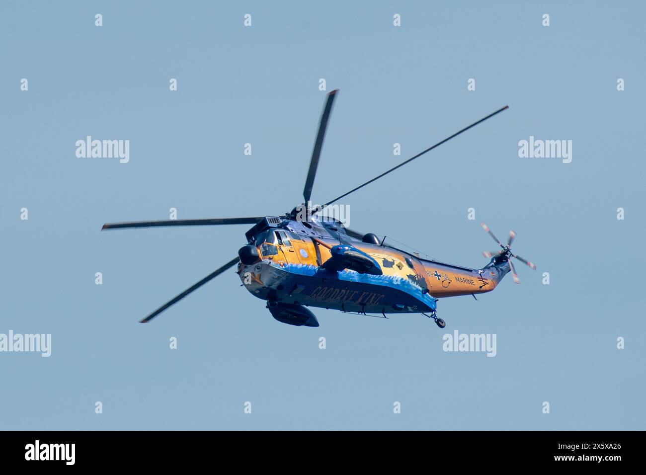 Der Seaking Helicopter der Deutschen Marine präsentiert seine Abschiedstour in einer ganz besonderen Lackierung, die hier beim Hafenjubiläum in Hamburg zu sehen ist Stockfoto