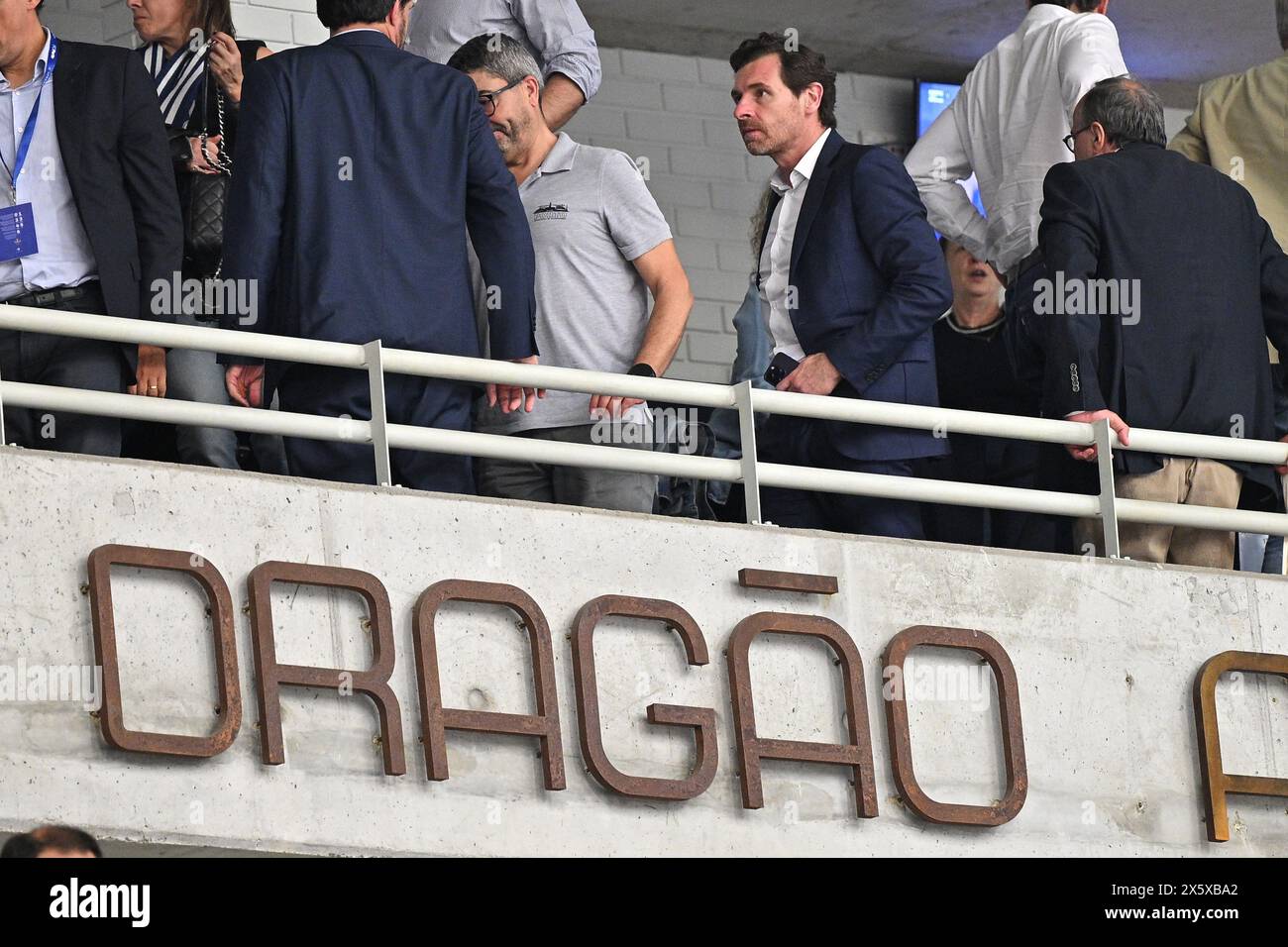 Porto, Portugal. Mai 2024. Porto, 05.10.2024 - O FC Porto recebeu esta noite, no Pavilhão Dragão Arena, o Imortal Basket Club em jogo da Liga Portuguesa de Basquetebol - PLAYOFFS - QUARTOS FINALE AndVillas Bos Boas na tribuna presidencial ( Pedro adeiro/Global Imagens ) Credit: Atlantico Press/Alamy Live News Stockfoto