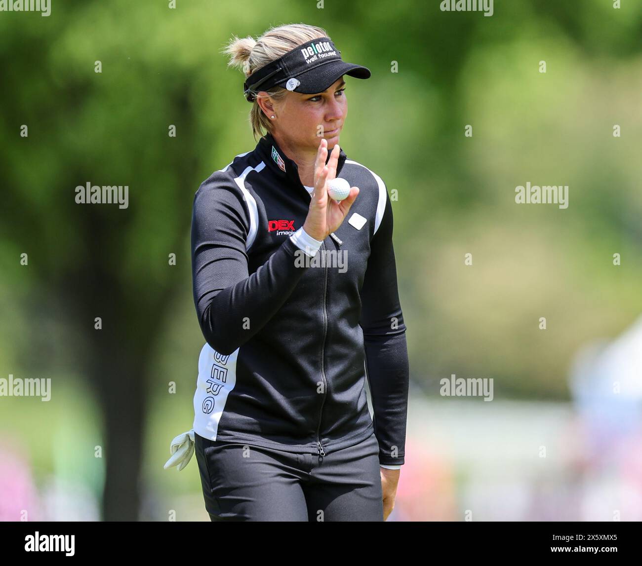 Clifton, NJ, USA. Mai 2024. Ryann O’Toole aus den Vereinigten Staaten würdigt die Fans nach ihrem Putt während der dritten Runde beim Cognizant Founders Cup im Upper Montclair Country Club in Clifton, NJ Mike Langish/CSM/Alamy Live News Stockfoto