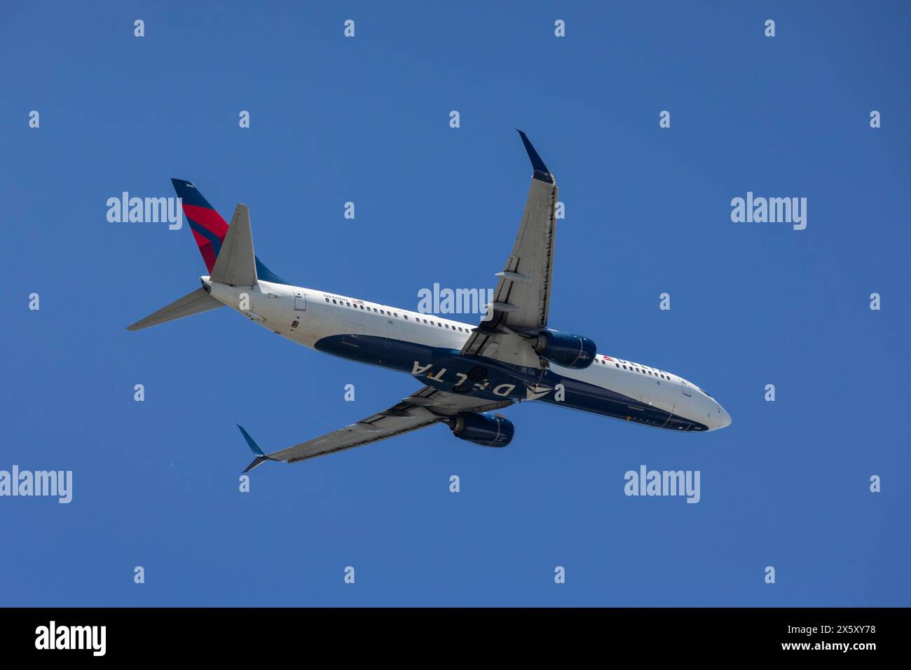 Seattle, USA. Mai 2024. SeaTac, Washington, USA. Mai 2024. Eine Delta Airlines 737-900 (N840DN) startet am Seattle-Tacoma International Airport. Credit: Paul Christian Gordon/Alamy Live News Credit: Paul Christian Gordon/Alamy Live News Stockfoto