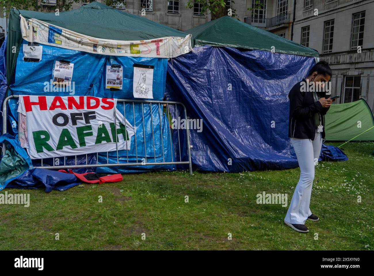 Studenten, die außerhalb der SOAS campen, der School of Oriental and African Studies der University of London, um das palästinensische Volk zu unterstützen und einen Waffenstillstand in Gaza, London, England und Großbritannien zu fordern Stockfoto