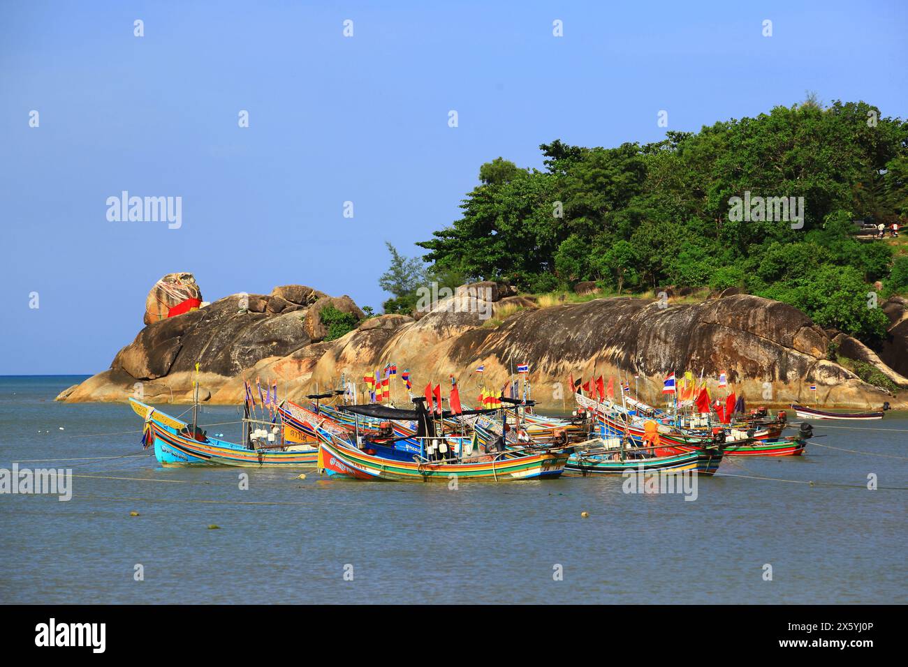 Die Landschaft und die Ruhe von Khao Kao Seng (NAI RANG), einem malerischen muslimischen Fischerdorf am Strand, Provinz Songkhla, Thailand Stockfoto